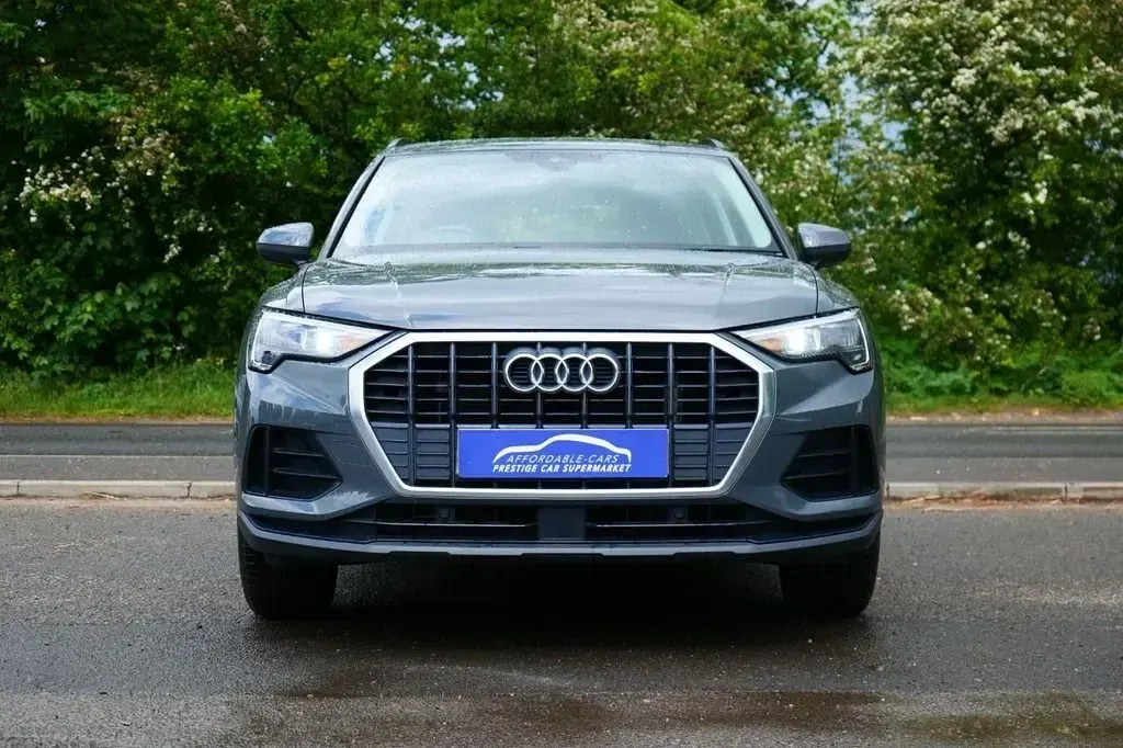 Używany Audi Q3 Prestige 245 KM (180 kW) 2022 Szary SUV