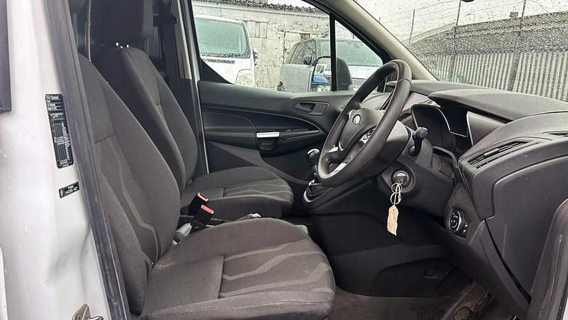 Used Ford Transit Connect Trend 100 HP (73 kW) 2018 White MPV