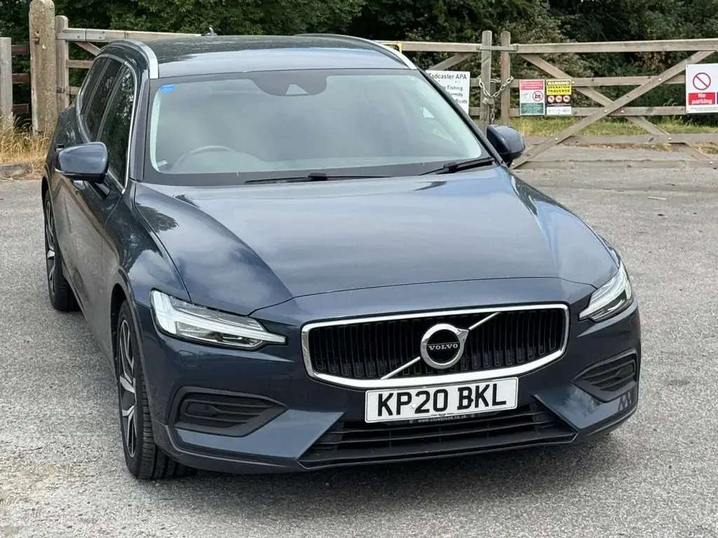 Used Volvo V60 Momentum 190 HP (139 kW) 2020 Blue Estate
