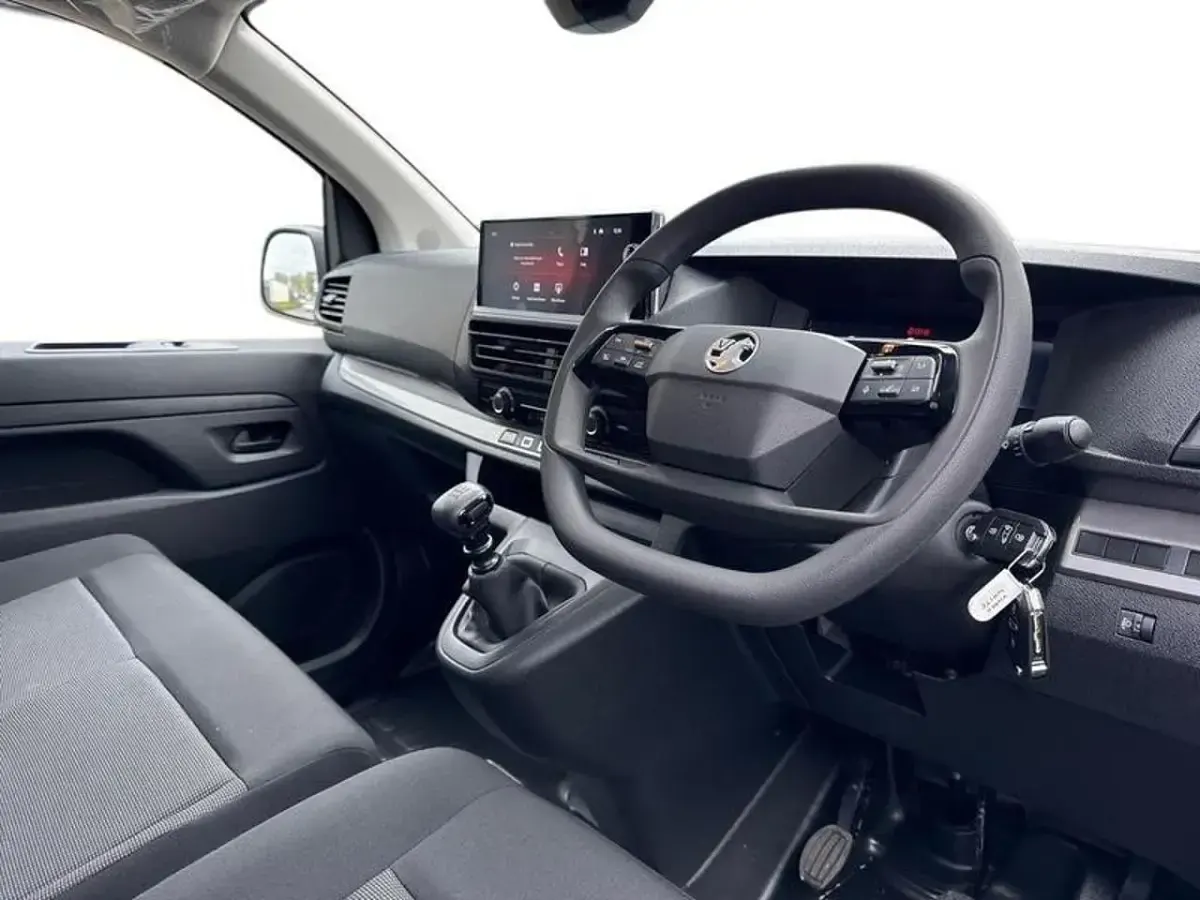New Vauxhall Vivaro 143 HP (105 kW) 2026 White MPV