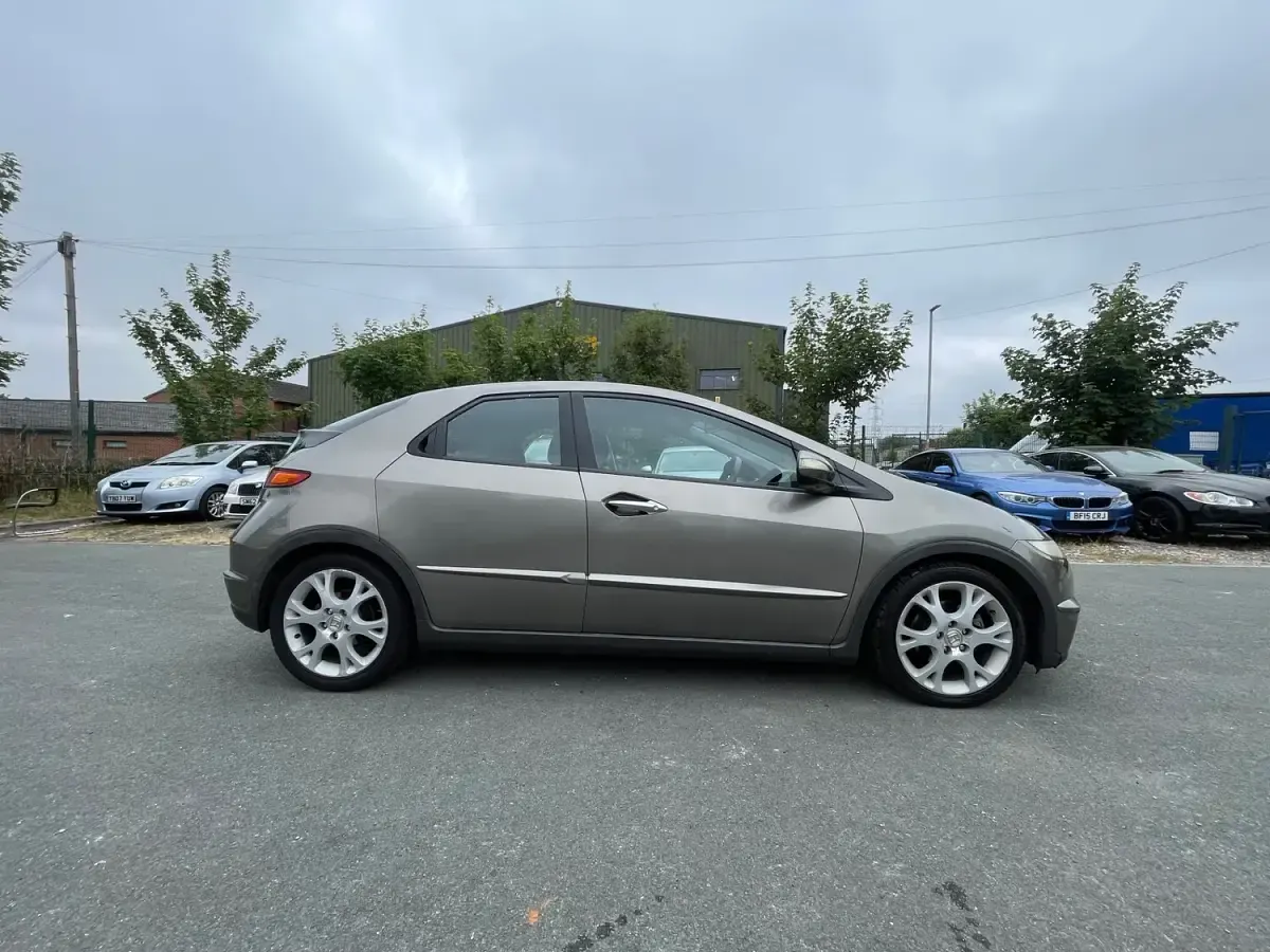 Used Honda Civic SE 138 HP (101 kW) 2006 Grey Hatchback
