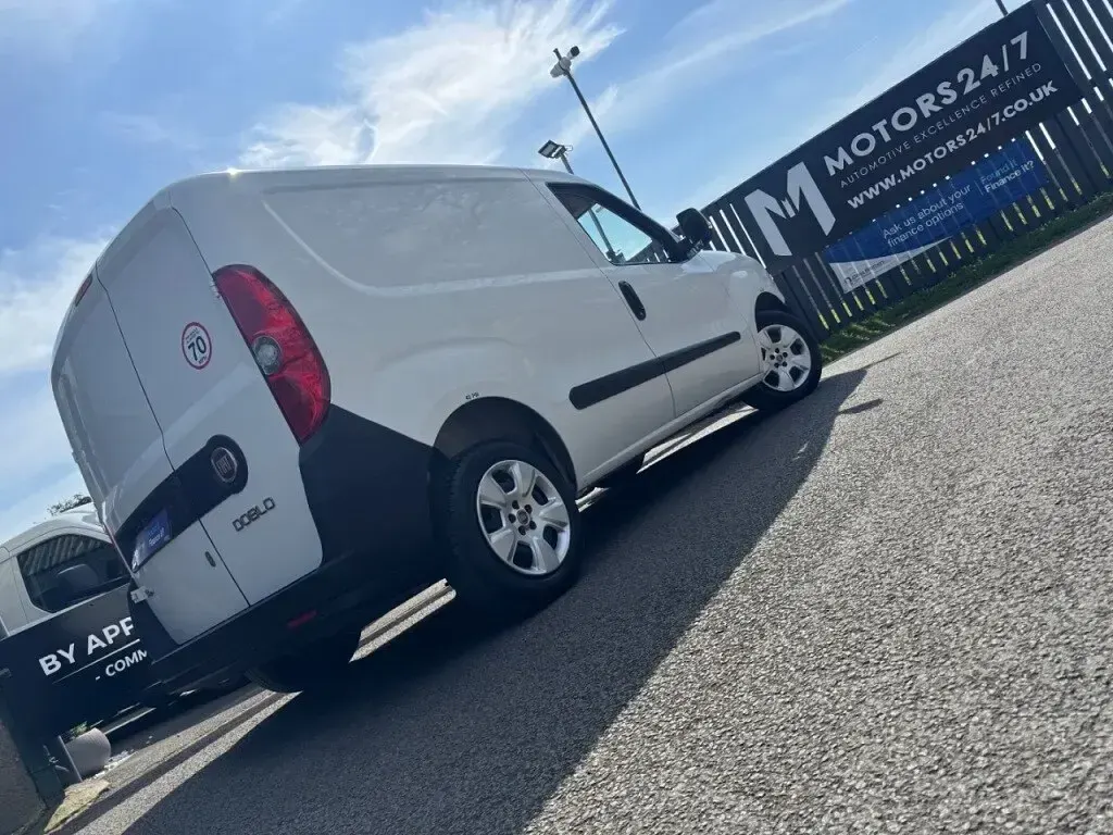 Used Fiat Doblò 90 HP (66 kW) 2015 White MPV