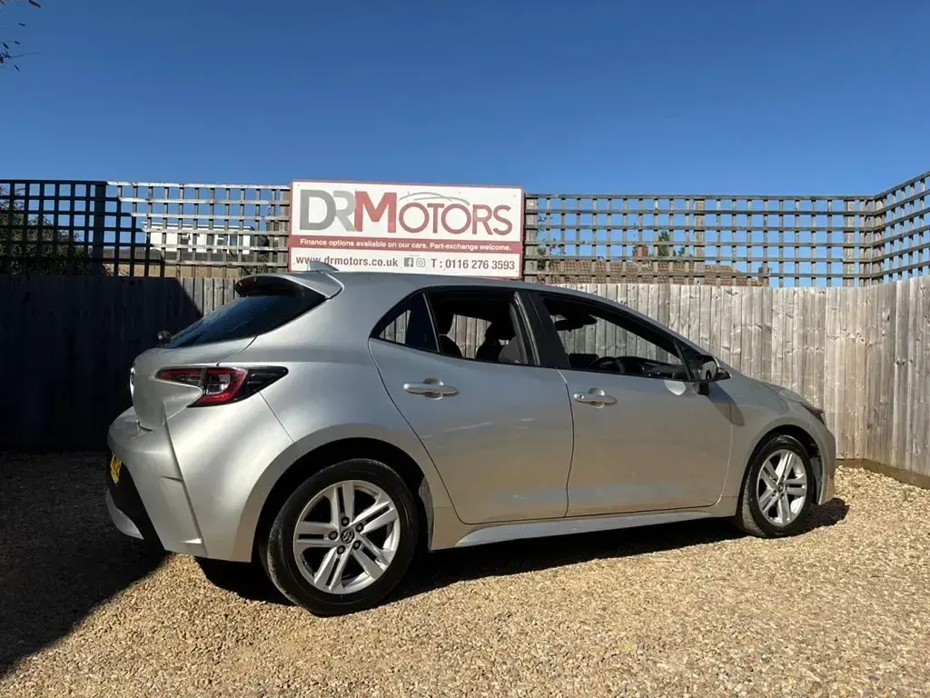 Używany Toyota Corolla 116 KM (85 kW) 2019 Srebrny Hatchback