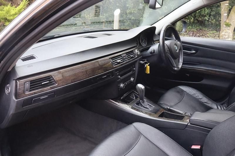 Used BMW 320 Exclusive 184 HP (135 kW) 2010 Black Estate