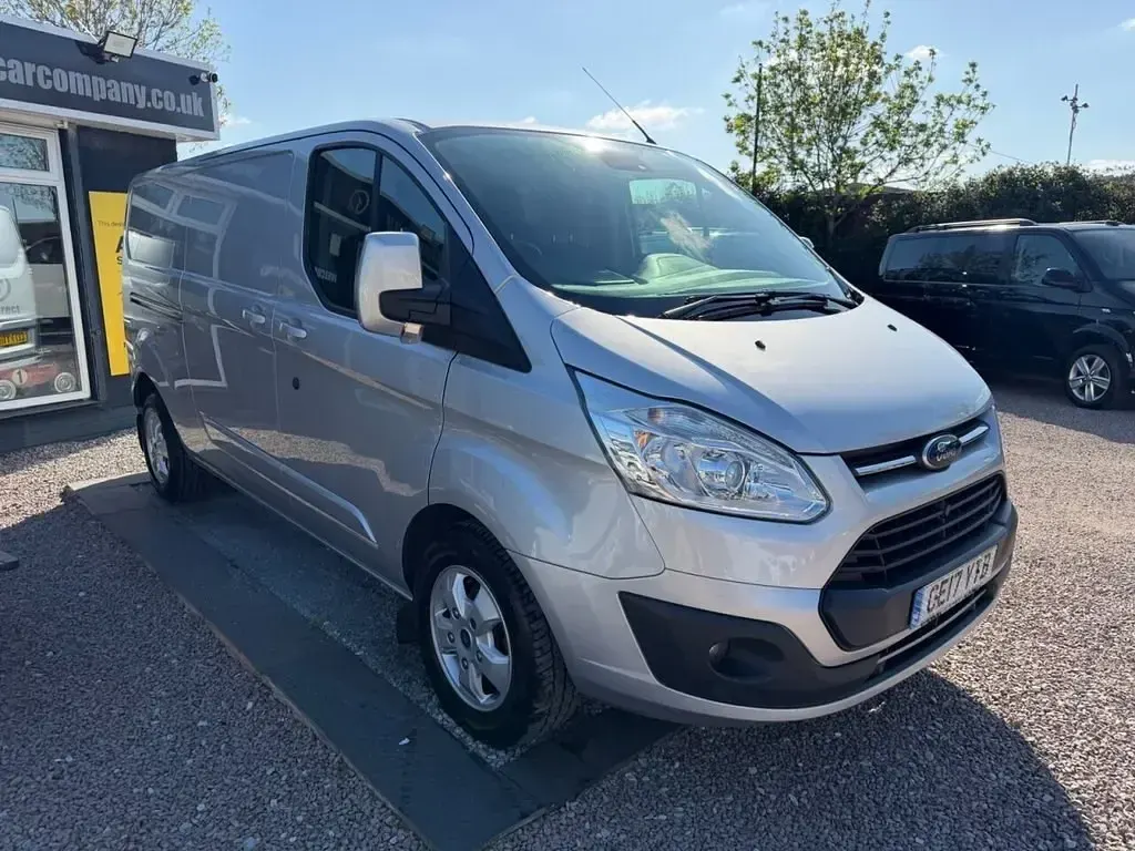 Usado Ford Transit Custom Limited 128 HP (94 kW) 2017 Prateado Van