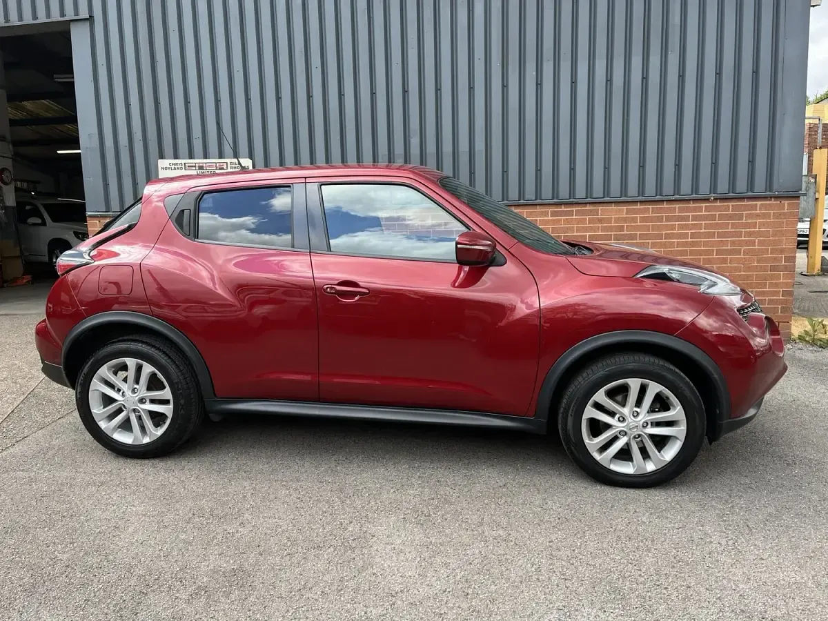 Used Nissan Juke N-Connecta 110 HP (80 kW) 2017 Red SUV