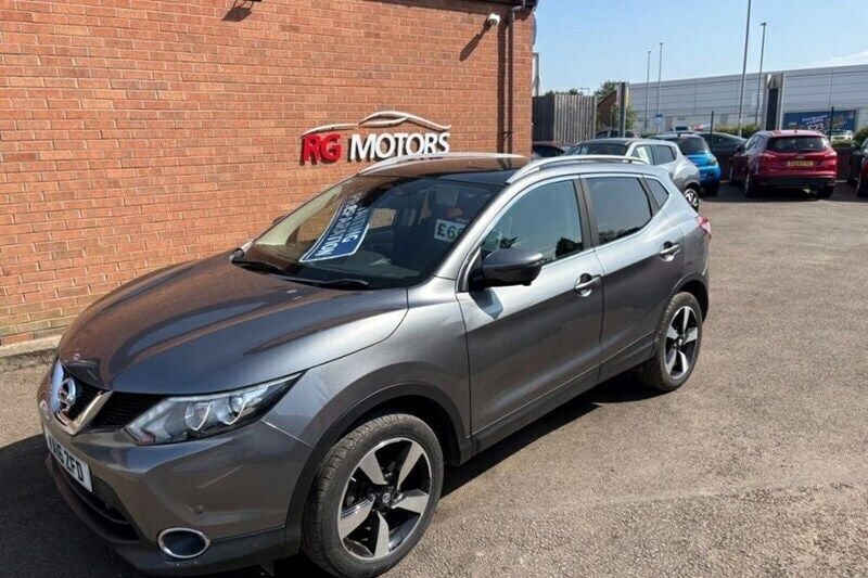 Grey Used 2016 Nissan Qashqai N-Connecta SUV | £6,995 (Good price) - Image 1/1
