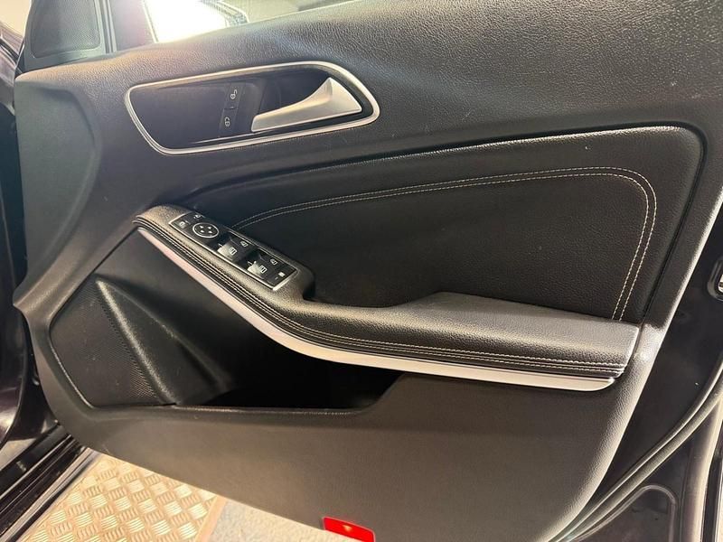 Used Mercedes A180 122 HP (89 kW) 2015 Mauve/purple Hatchback