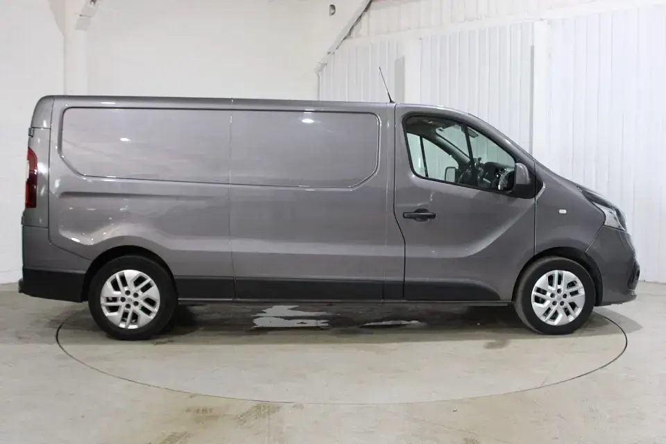 Used Renault Trafic 120 HP (88 kW) 2017 Grey MPV