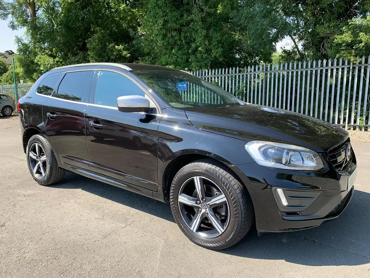 Used Volvo XC60 R-Design 216 HP (158 kW) 2017 Black SUV