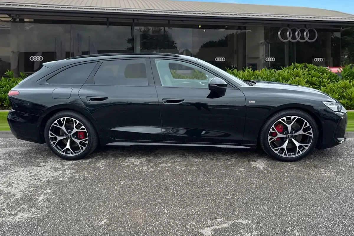 Ny Audi A6 Comfort 2025 Grön Kombi