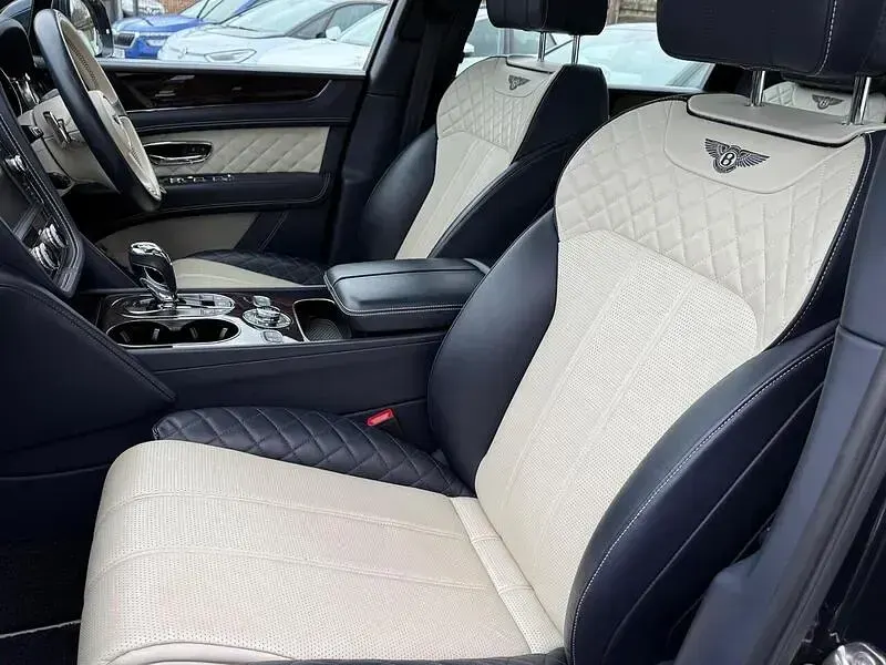 Used Bentley Bentayga 435 HP (319 kW) 2017 Blue SUV