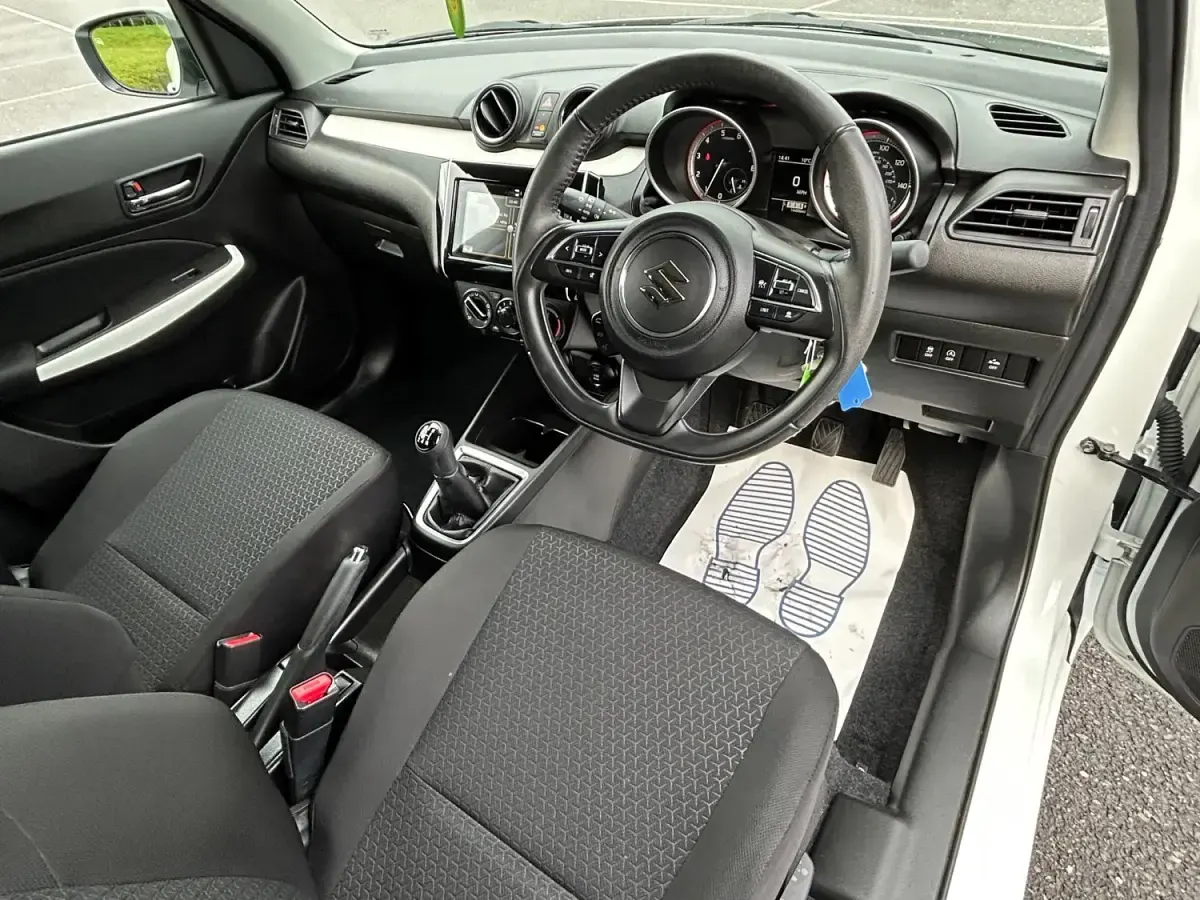 Usado Suzuki Swift SZ-L 83 HP (61 kW) 2023 Branco Citadino