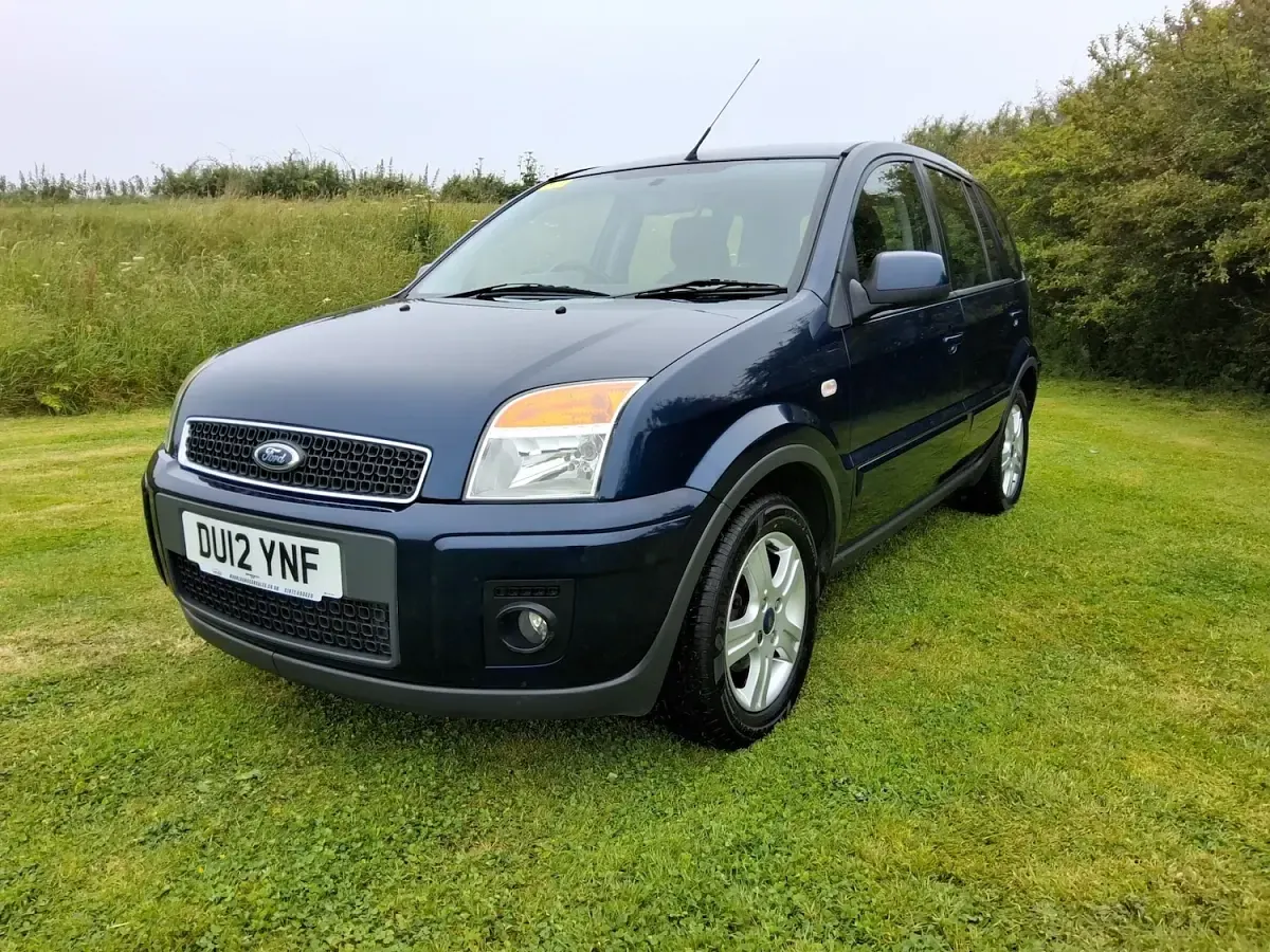 Used Ford Fusion Zetec 2012 Blue Hatchback