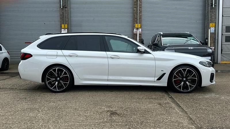 Used BMW 520 M Sport 187 HP (137 kW) 2024 White Estate