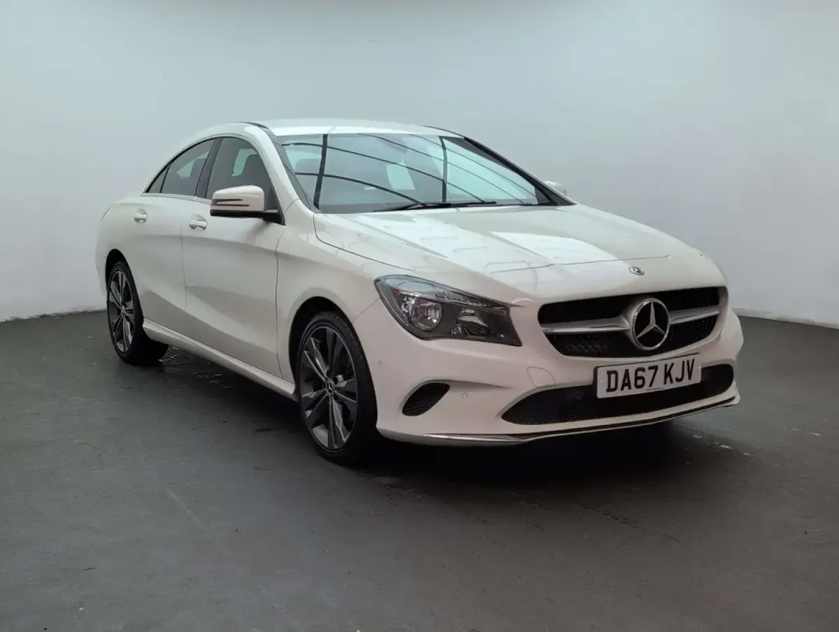 Used Mercedes CLA180 122 HP (89 kW) 2017 White Coupe