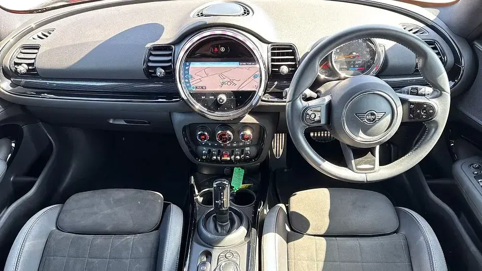 Used Mini Cooper Clubman Sport 134 HP (98 kW) 2022 Red Estate