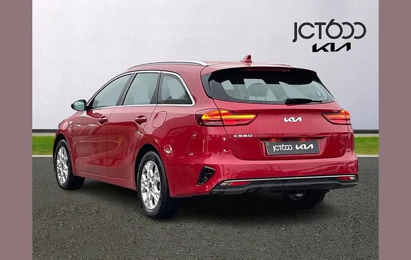 Used Kia Ceed Sportswagon 138 HP (101 kW) 2025 Red Estate