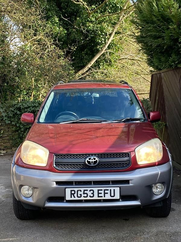 Used Toyota RAV4 147 HP (108 kW) 2004 Red SUV