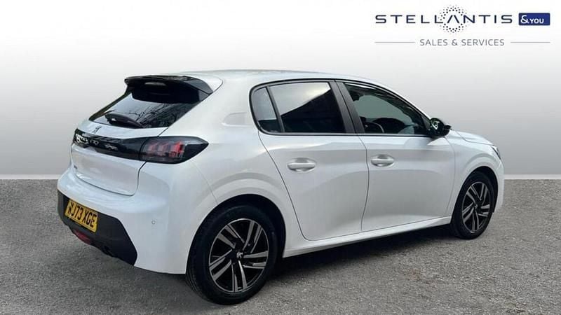 Used Peugeot 208 Active+ 74 HP (54 kW) 2023 White Hatchback