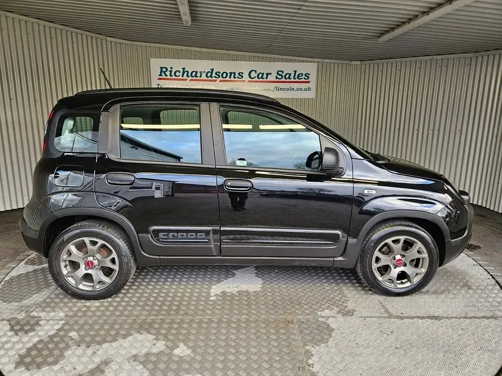Used Fiat Panda Cross Cross 70 HP (51 kW) 2020 Black Hatchback