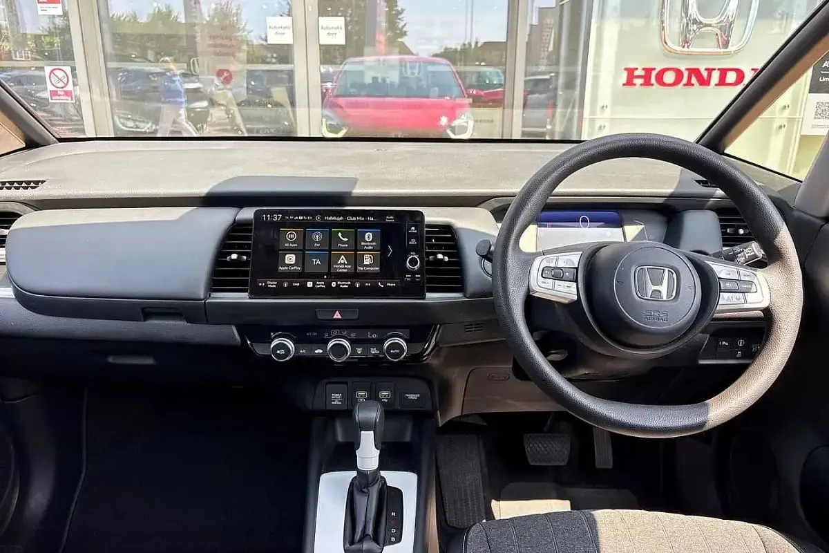 Used Honda Jazz Hybrid 109 HP (80 kW) 2021 Red Hatchback
