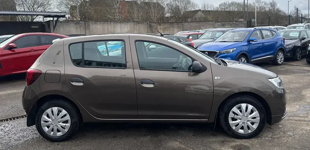 Używany Dacia Sandero Essentiel 95 KM (69 kW) 2019 Brązowy Hatchback
