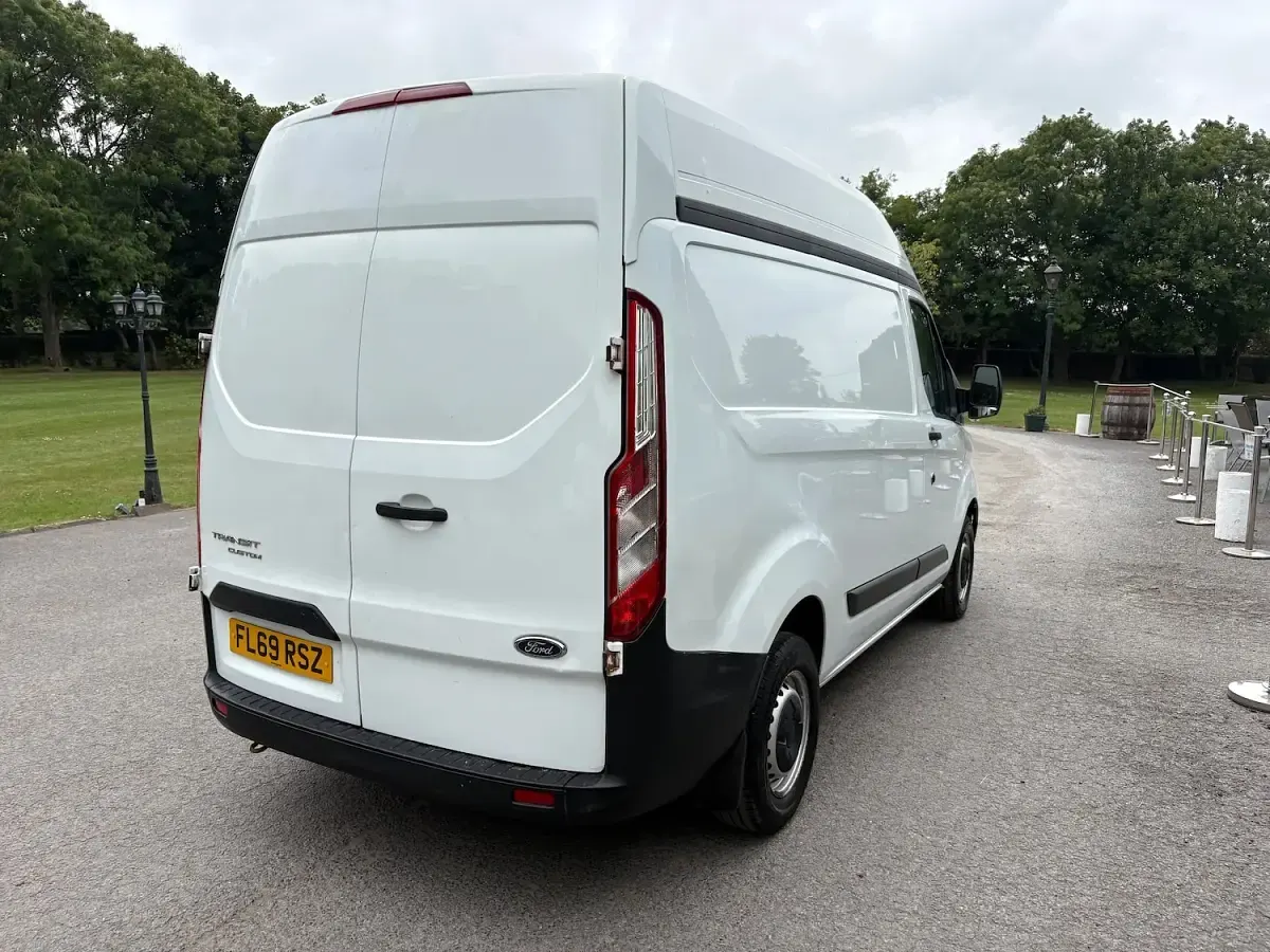 Used Ford Transit Custom 105 HP (77 kW) 2019 White Van