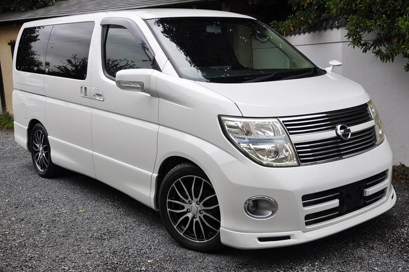 Used Nissan Elgrand 2008 White MPV