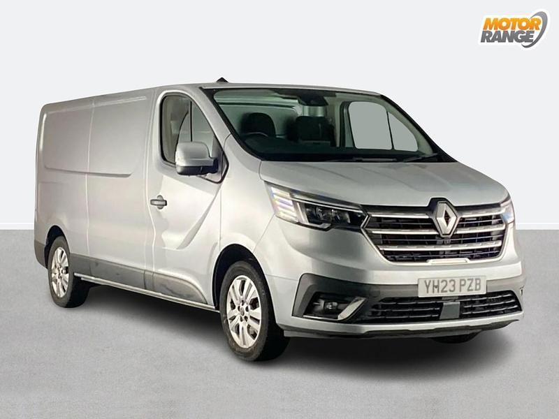 Begagnad Renault Trafic 2023 Grå Minibuss