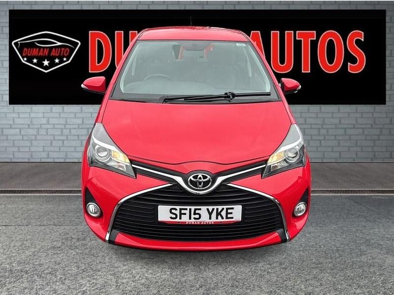 Used Toyota Yaris Multidrive S 99 HP (72 kW) 2015 Red Hatchback