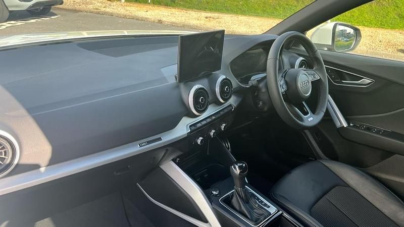 Used Audi Q2 S-Line 150 HP (110 kW) 2025 White SUV