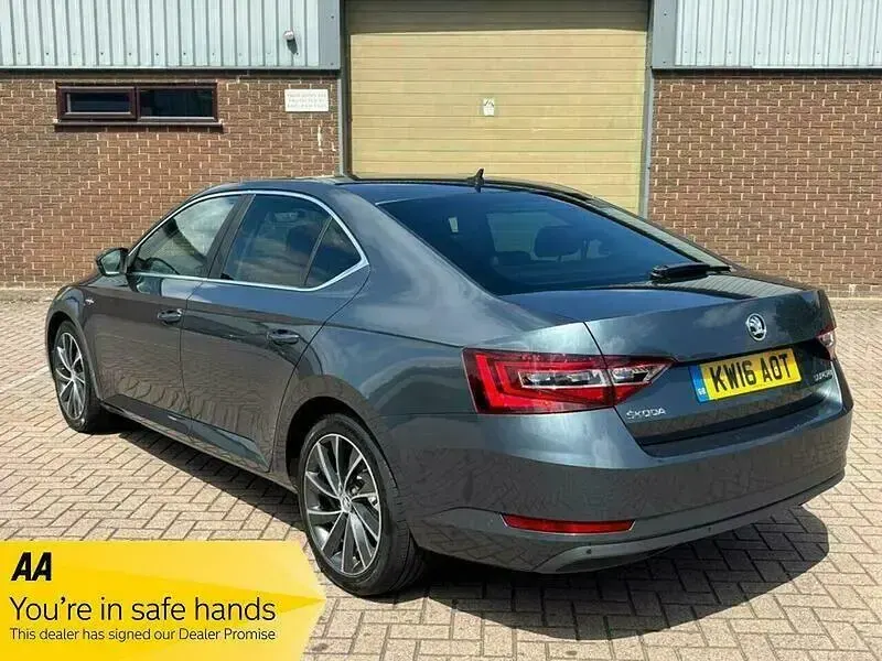 Used Skoda Superb LAURIN & KLEMENT 280 HP (205 kW) 2016 Grey Hatchback
