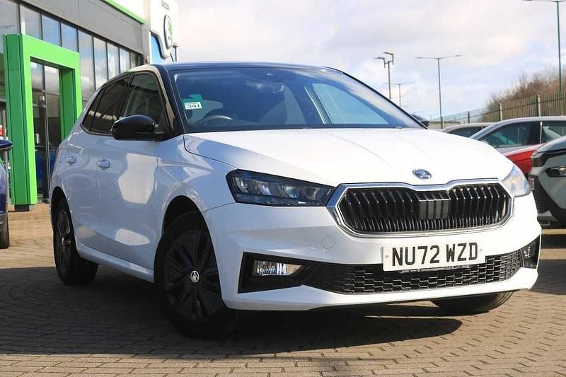 Used Skoda Fabia Colour Edition 59 HP (43 kW) 2023 Moon white metallic black magic pearl effect Hatchback