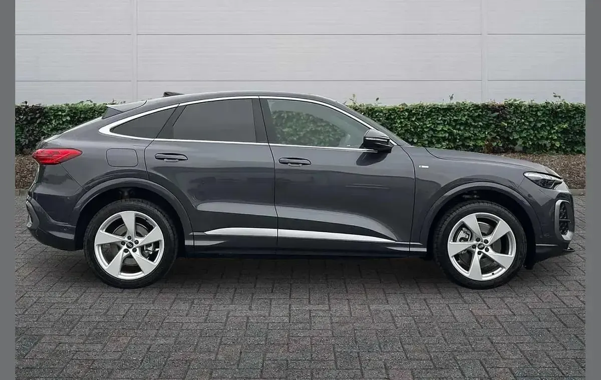 Used Audi Q5 S-Line 204 HP (150 kW) 2026 Volcano grey, metallic SUV