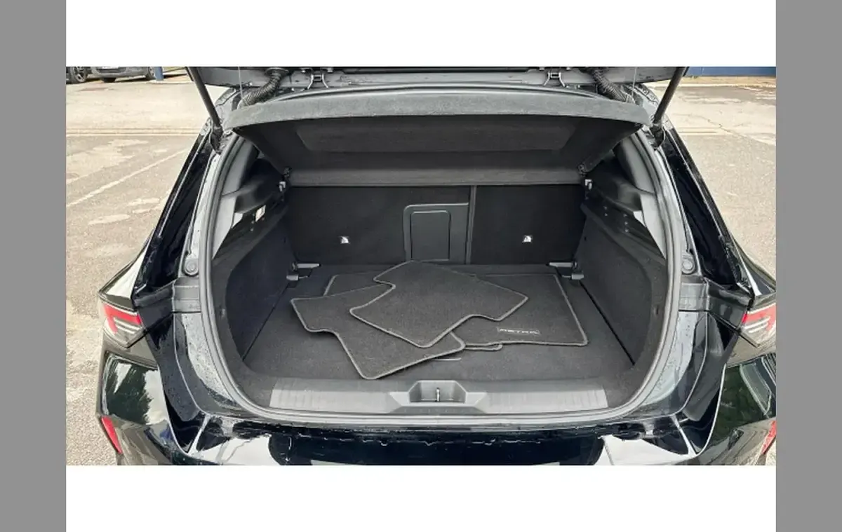 Used Vauxhall Astra GS Line 128 HP (94 kW) 2022 Black Hatchback
