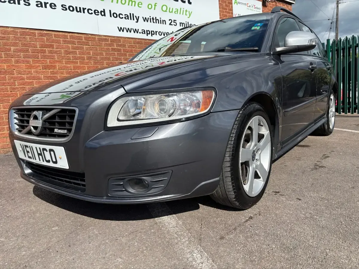 Begagnad Volvo V50 R-Design 136 HK (100 kW) 2011 Grå Kombi