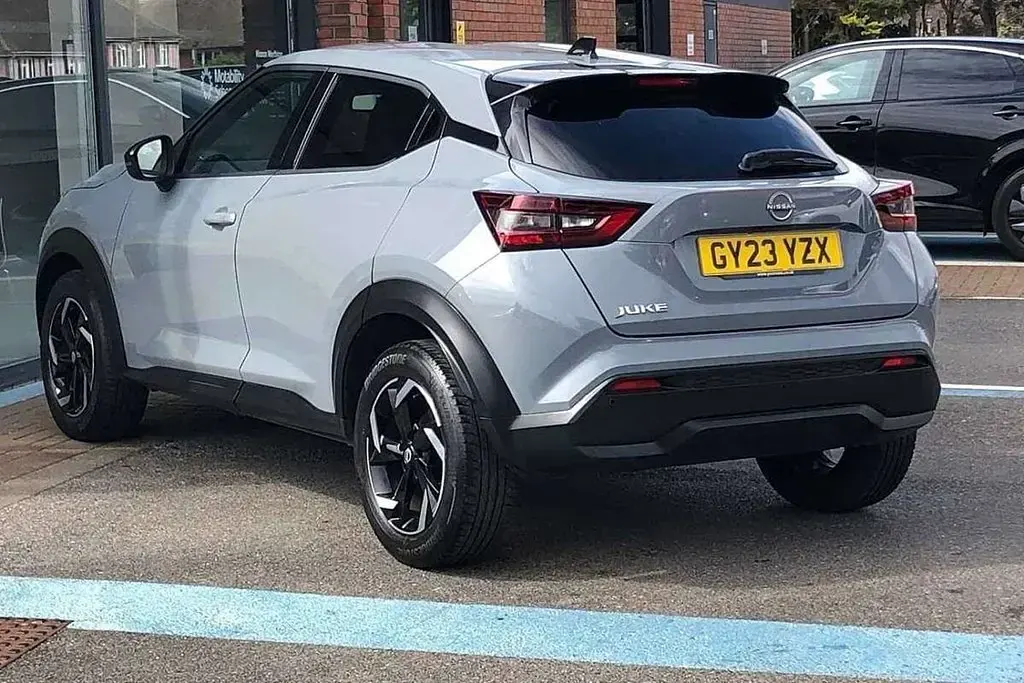 Used Nissan Juke N-Connecta 112 HP (82 kW) 2023 Grey SUV