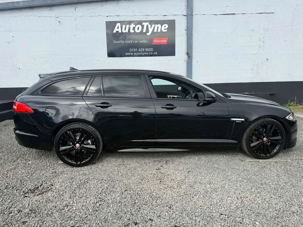 Used Jaguar E-Pace R-Dynamic 200 HP (147 kW) 2018 Silver SUV