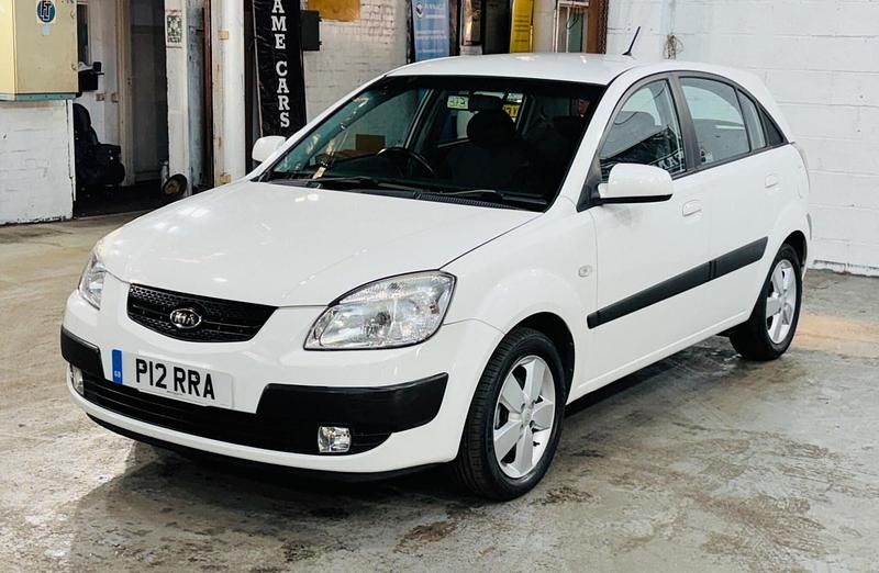 Used Kia Rio 2009 White Hatchback