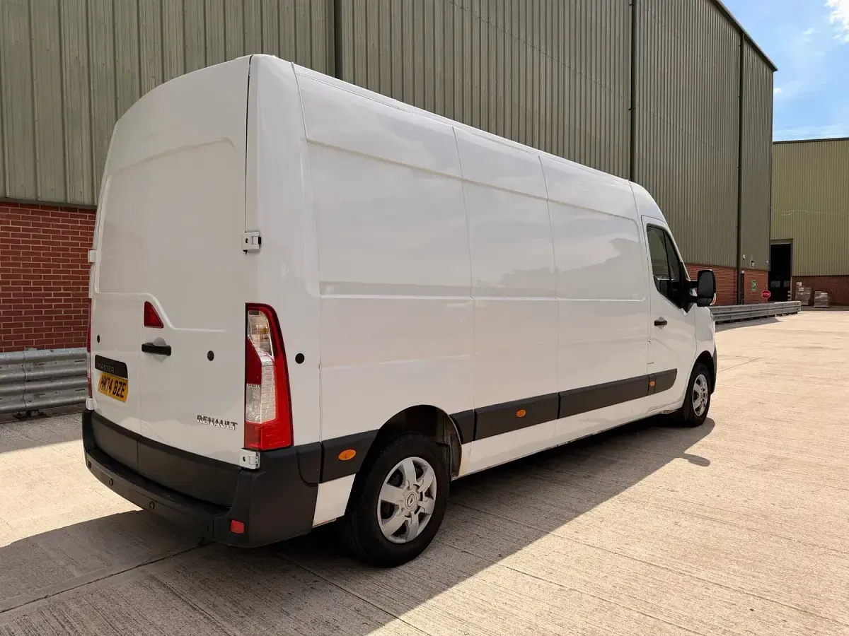 Used Renault Master 135 HP (99 kW) 2024 White MPV