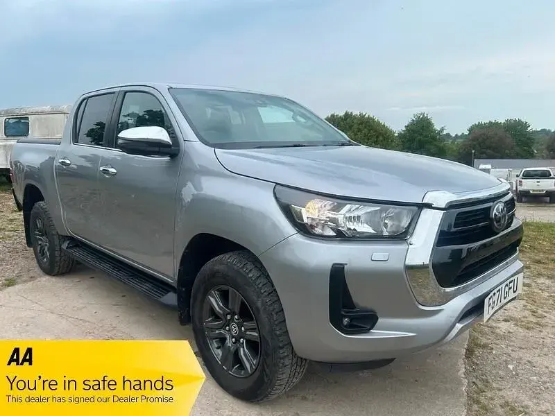 Usado Toyota HiLux 150 HP (110 kW) 2022 Prateado Pickup