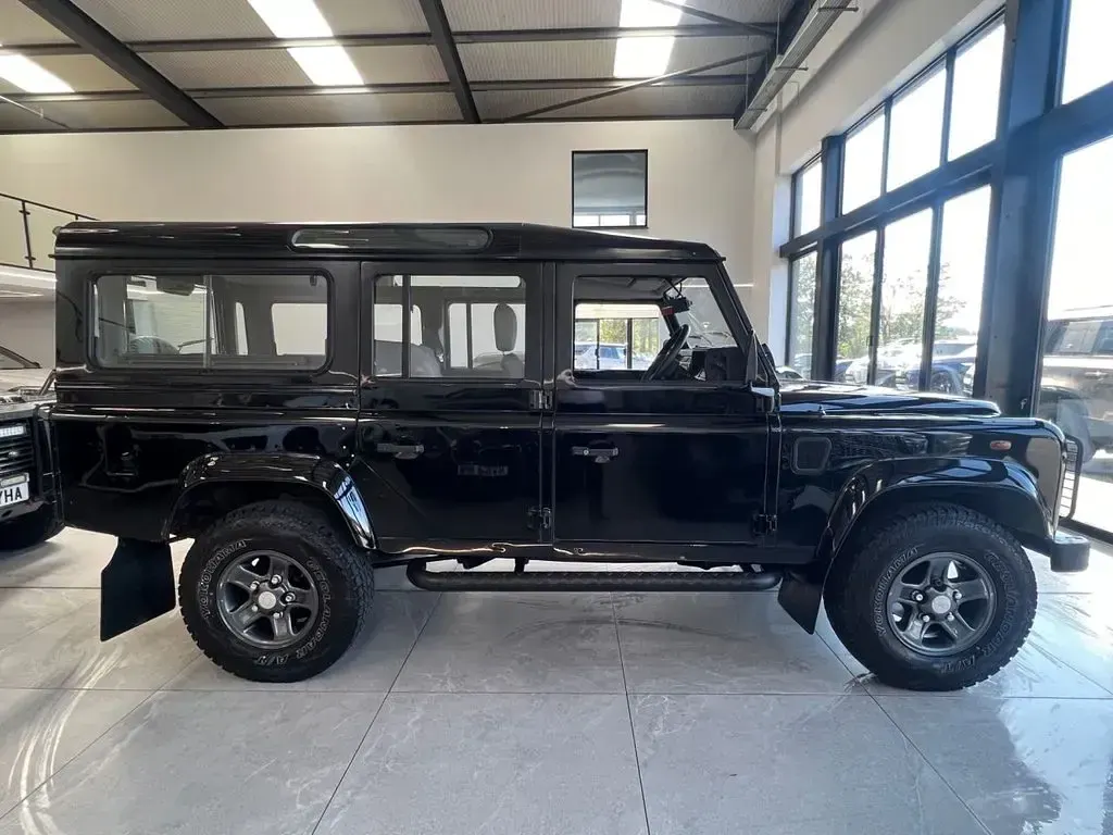 Used Land Rover Defender 120 HP (88 kW) 2004 Black Estate