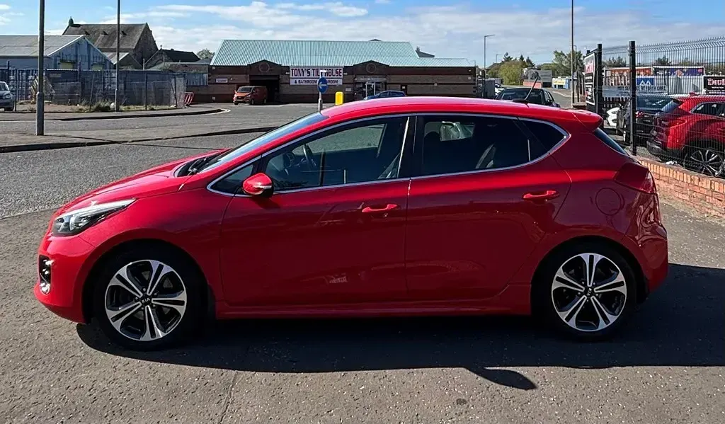 Usado Kia Ceed GT-Line 134 HP (98 kW) 2016 Vermelho Citadino