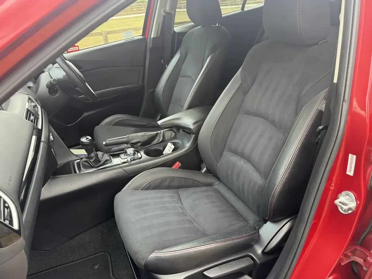 Used Mazda 3 Inclusive 165 HP (121 kW) 2016 Red Hatchback