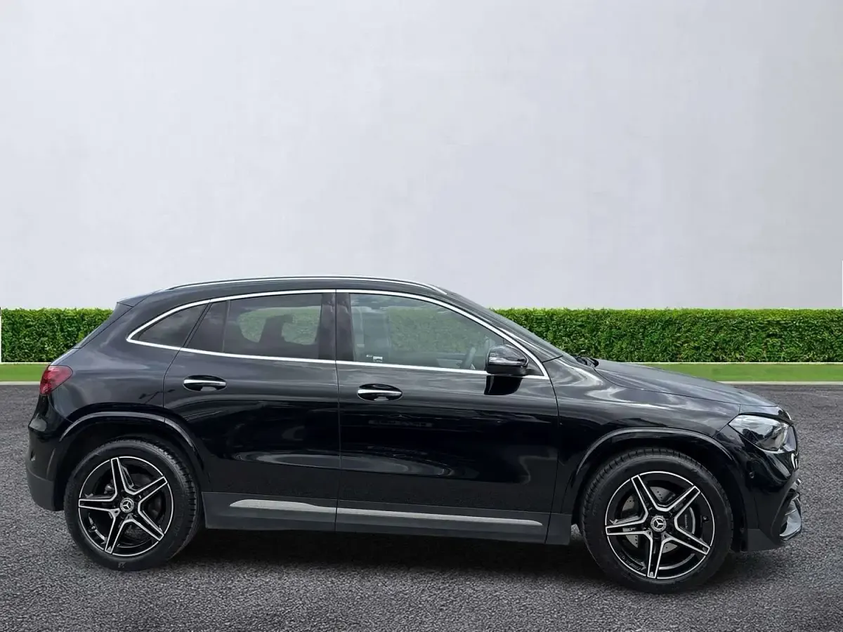 Used Mercedes GLA200 Executive 163 HP (119 kW) 2025 Black SUV
