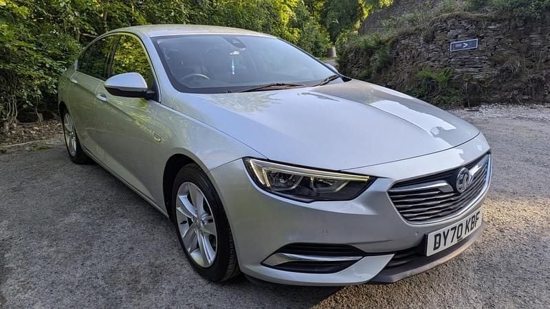 Silver Used 2020 Vauxhall Insignia Hatchback | £6,450 (Fair price) - Image 1/4