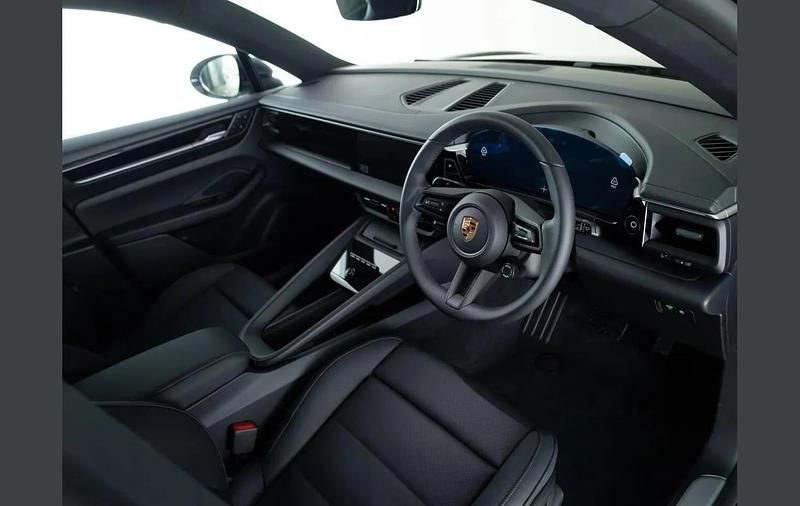 Used Porsche Macan 300 kW (408 HP) 2025 Black SUV