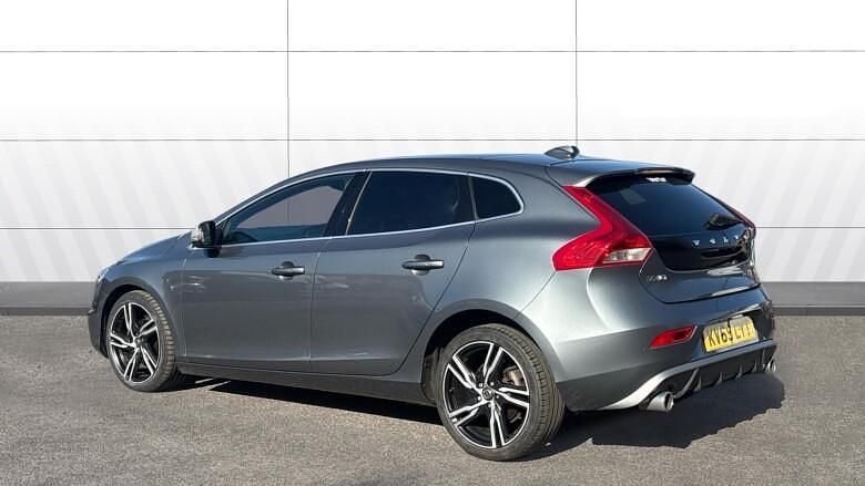 Used Volvo V40 R-Design 122 HP (89 kW) 2019 Hatchback