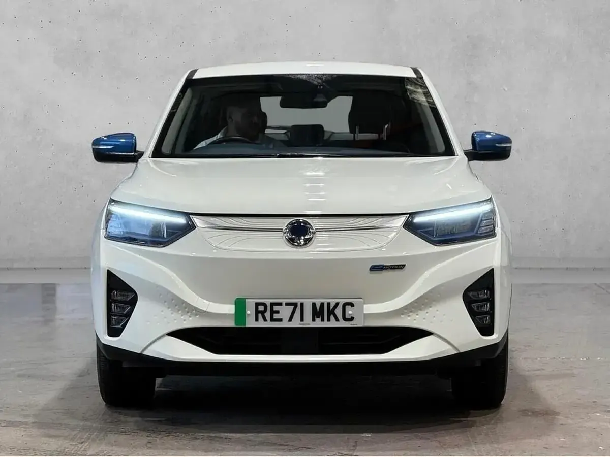 Used SsangYong Korando 139 kW (190 HP) 2021 White Estate